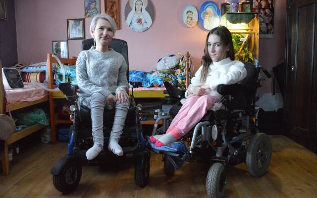 Chora na SMA Magda prosi: „Żebym nie zniknęła...”. Na Siepomaga trwa zbiórka funduszy na nowy wózek dla niej