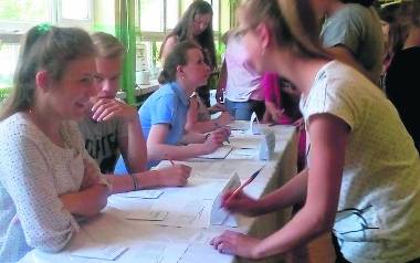 Czerwiec. Wybory do bejskiej Młodzieżowej Rady Gminy przeprowadzono także w Publicznym Gimnazjum w Czyżowicach.