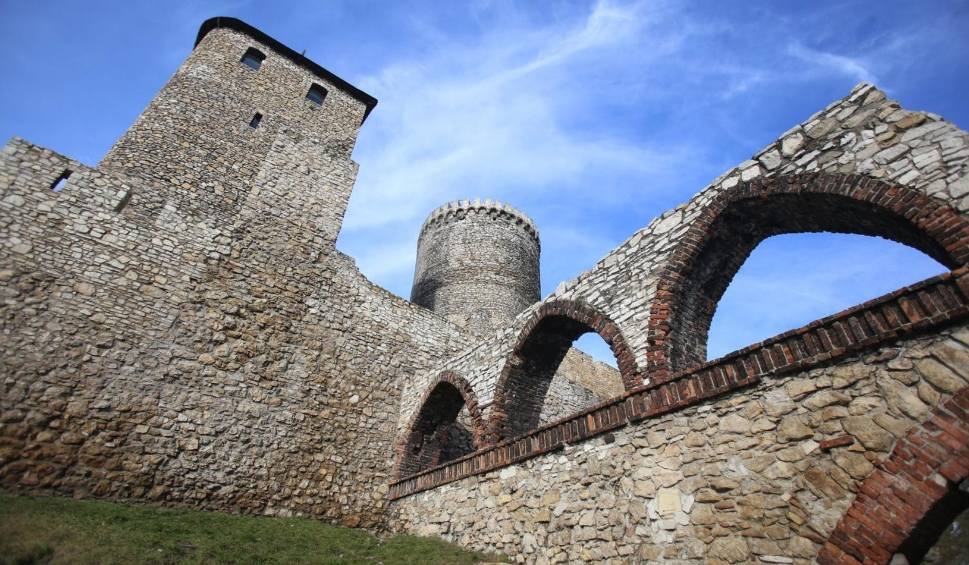 Film do artykułu: 11 najbardziej niesamowitych zamków na Śląsku. „Perła gotyku śląskiego”, zamkowe wzgórze, które każdy Polak nosi w portfelu i inne