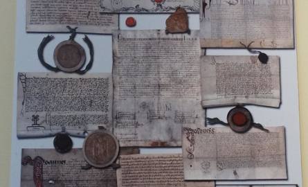 Dokumenty opatrzone pieczęciami ze zbiorów bydgoskiego Archiwum Państwowego