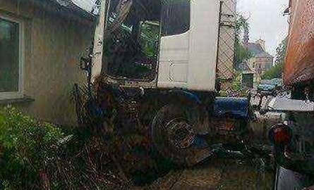 Wypadek w Bidzinach. Zderzenie ciężarówki z osobówką  