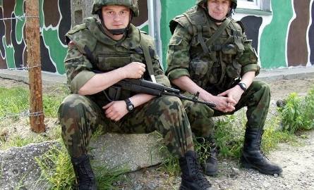 Porucznik Jerzy Kania (po lewej) z 21 Brygady Strzelców Podhalańskich, oficer sekcji trzeciej