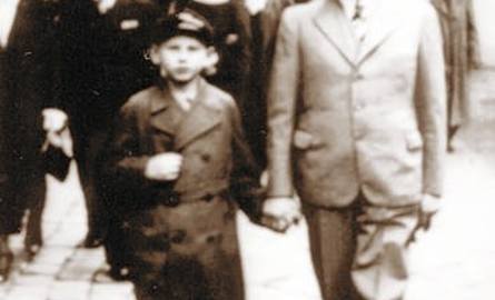 Jurek Sawicki z ojcem, w drodze na "wedlowanie", wrzesień 1936 r., ul. Gdańska