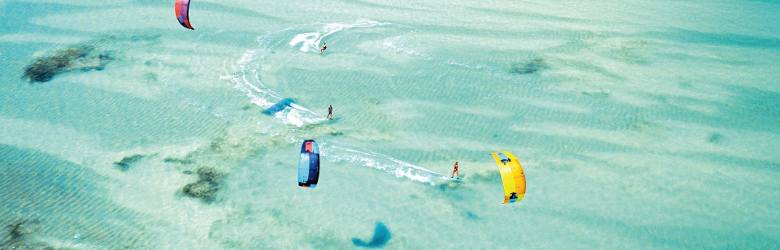 Kitesurferzy często obierają Zanzibar jako kierunek podróży
