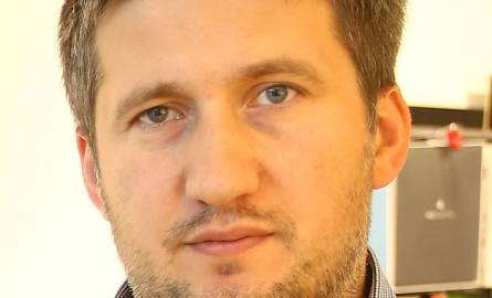 Rafał GęburaPochodzi z Radomia. Ma 38 lat. Jest współzałożycielem firmy iPlanet, jedynego autoryzowanego salonu sprzedaży Apple w okolicy. Ma wyższe