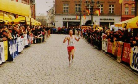 Sensacyjne zwycięstwo naszego biegacza we Wrocławiu w 2001 roku.