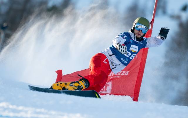 Snowboard. Oskar Kwiatkowski trzynasty w slalomie równoległym. Najlepszy wynik w tym sezonie Pucharu Świata. Wolniejszy od mistrza świata