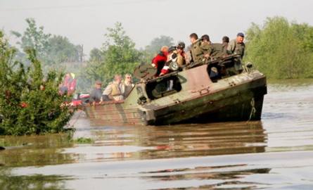 Żołnierze inowrocławskiego pułku walczyli z powodzią - teraz zbierają podziękowania