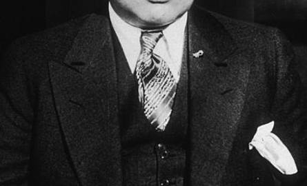 Al Capone przez lata unikał wymiaru sprawiedliwości. Nigdy nie odpowiedział przed sądem za morderstwa i gangsterską działalność. Poszedł siedzieć za...
