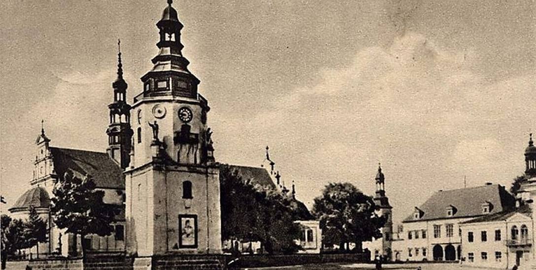 Kosciuszko Zdjęcie sprzed II wojny światowej z widoczną na dzwonnicy kateldralen płytą Tadeusza Kościuszki odsłoniętą w 1917 roku