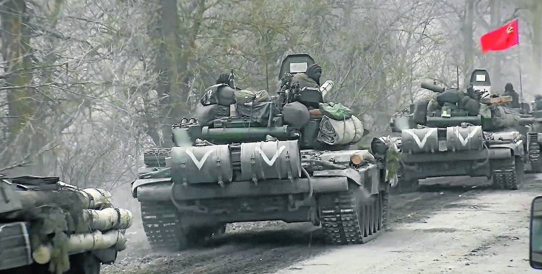 Kolumna rosyjskich czołgów na ukraińskiej drodze
