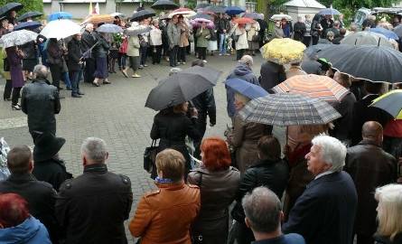 Tłumy włoszczowian przybyły do kościoła na ostatnie pożegnanie Mirosławy Bąk.