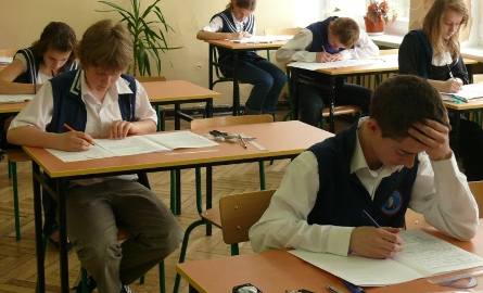 Sprawdzian piszą uczniowie Szkoły Podstawowej nr 4 imienia Eugeniusza Kwiatkowskiego w Stalowej Woli.