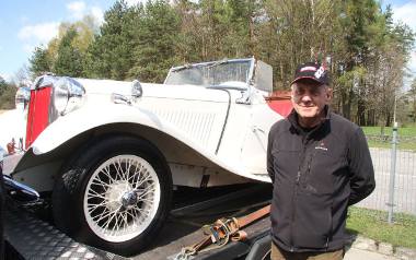 Komandorem rajdu pojazdów zabytkowych jest Ryszard Krzysztofik. Jedzie w pięknie odnowionym MG z 1952 roku.