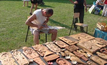 Pokaz rzeźby w drewnie był jedną z atrakcji imprezy w Małogoszczu.