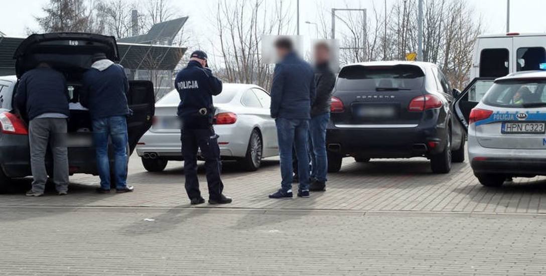 Do zatrzymań doszło w Słupsku w poniedziałek, 12 marca, w pobliżu akwaparku. CBŚP nie ujawniło szczegółów, ale rzecznik biura zaznaczyła, że działania