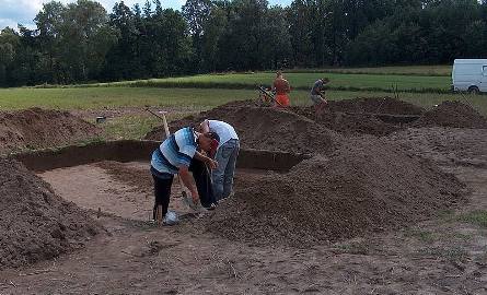 Archeolodzy na wykopaliskach