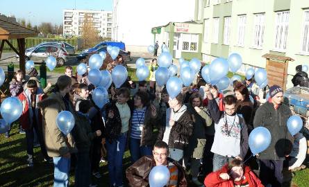 Efektowny happening z wypuszczeniem ponad 100 baloników zorganizowano w Zespole Szkół Specjalnych numer 1 na radomskim Prędocinku.