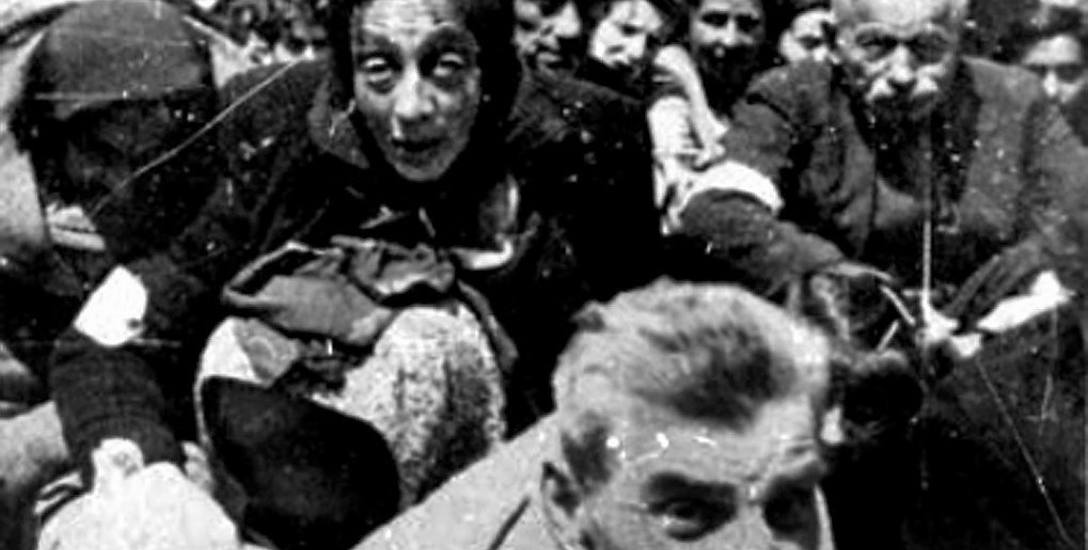 Tysiące Żydów spędzono 75 lat temu na Rynek. Klęcząc na upale, czekali na śmierć lub wywózkę do obozów