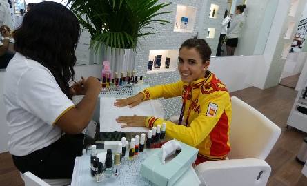 Hiszpańska tenisistka stołowa Sara Ramirez odwiedziła Salon Piękności.