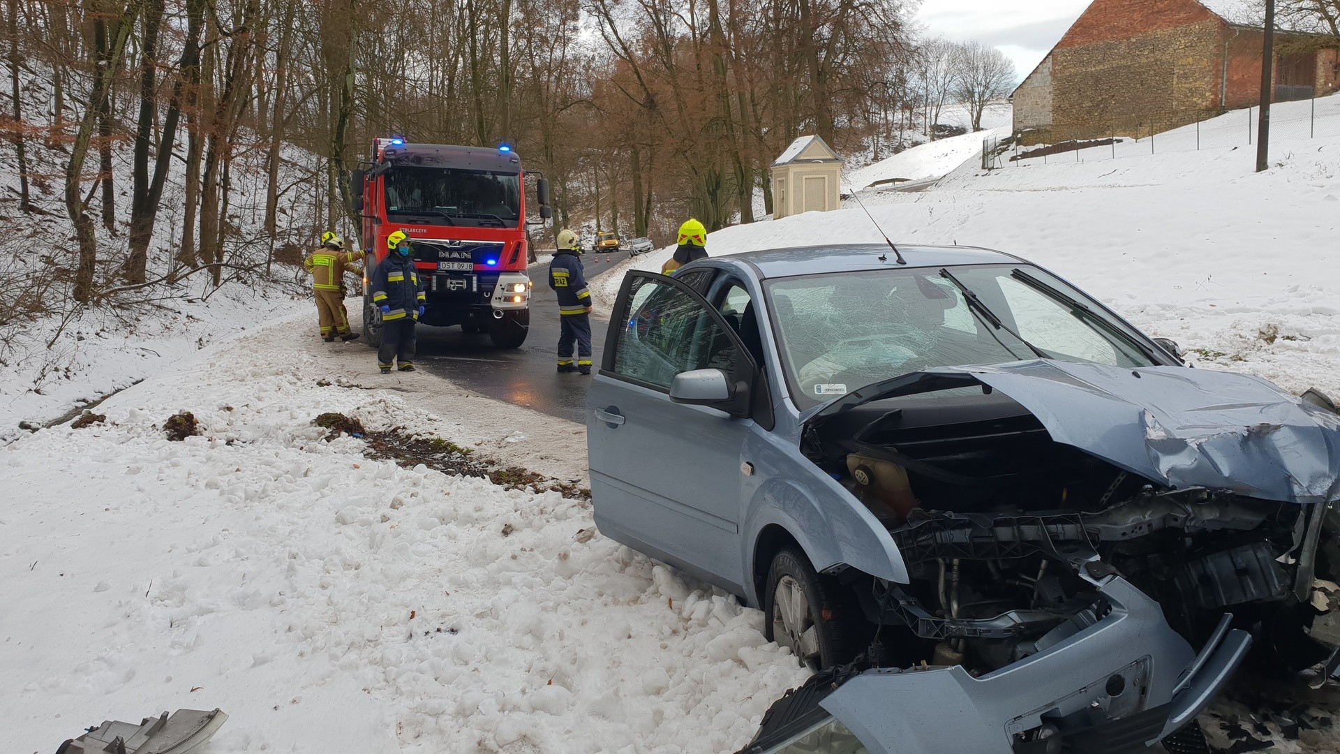 Poręba w gminie Leśnica. 4 samochody zderzyły się w dwóch