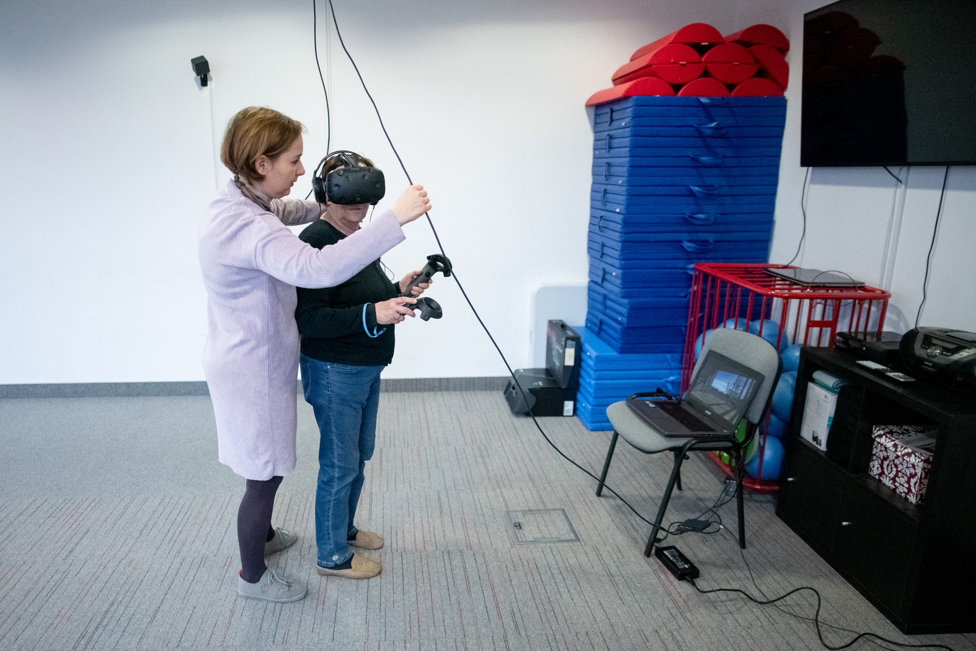 Thanks to virtual reality, leaders of the Wielkopolskie Alzheimer's Association can instantly find themselves in a different space, not