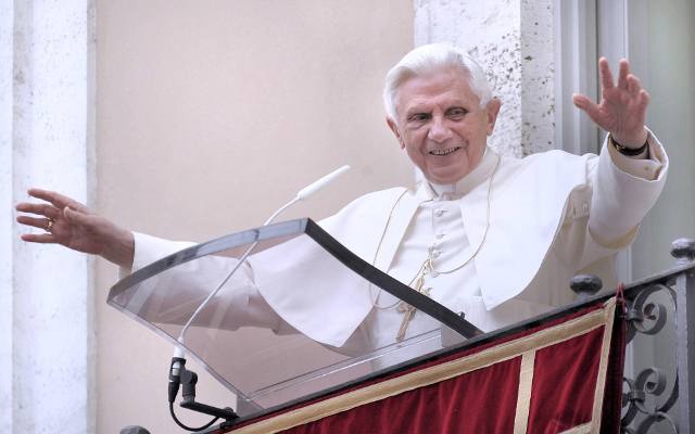 Pogrzeb papieża – emeryta. Będzie wyglądać tak samo jak pozostałych papieży? Jak wygląda ceremoniał pochówku?