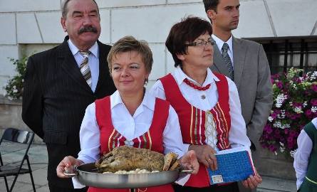 Zwycięskie danie - kaczkę po wiejsku prezentują przedstawiciele Samborca.
