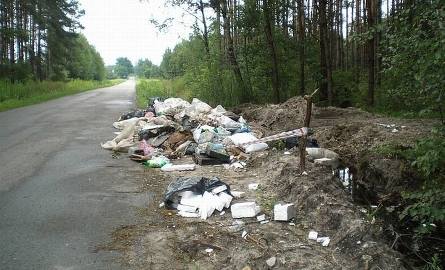 W nagrodę otrzymali pokaźną stertę śmieci, którą zostawił tutaj jeden z mieszkańców Osieka. Gmina wykonała już przepust i usunęła śmieci.
