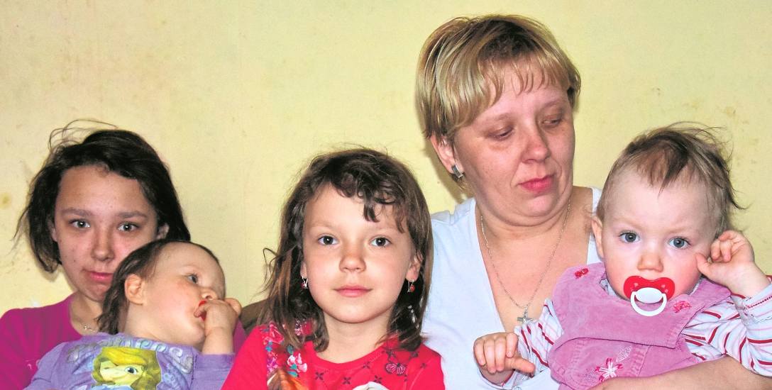 Pani Monika Krawczyk ma pięcioro dzieci, w tym jedno niepełnosprawne. Razem z mężem wynajmują mieszkanie od prywatnego właściciela. Lokal jest w tragicznym