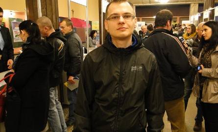 - Przeglądam oferty i jest kilka ciekawych propozycji do zatrudnienia – mówi Krzysztof Mosiołek z Radomia