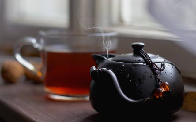 Taki jest najgorszy czas na picie herbaty. Kiedy w ciągu dnia lepiej nie pić herbaty? To mówią dietetycy [27.12.2022]