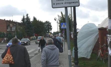 Osoby, które dotychczas handlowały na zamkniętym placu przeniosły się początkowo między innymi na ulicę Głowackiego, ale tu w ostatnich dniach Zarząd