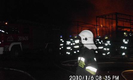 Nocny pożar w Radlinie. Spłonęła hala produkcyjna