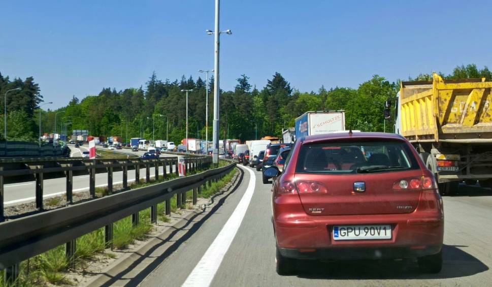 Film do artykułu: Armagedon drogowy na Obwodnicy Trójmiasta! Węzeł na wysokości Szadółek w Gdańsku jest zakorkowany