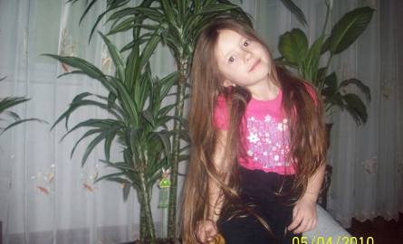 1. Magdalena Mariańska ma 5 lat. Mieszka w Ostrowi Mazowieckiej. Uwielbia chodzić do przedszkola, jest bardzo komunikatywna i zabawna.. Mimo młodego