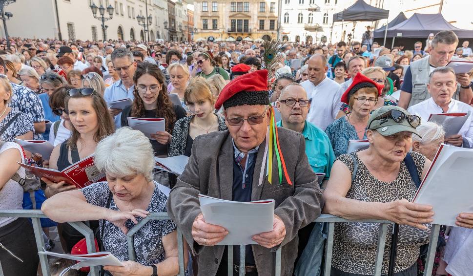 Film do artykułu: Na Małym Rynku rozbrzmiały patriotyczne pieśni z okazji krakowskich obchodów Święta 3 Maja
