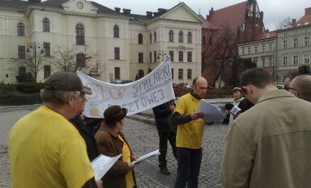 Stop spalarni! Ekologiczna Bydgoszcz protestowała przed Urzędem Miasta