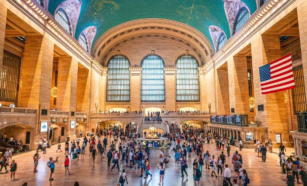 Grand Central to otwarty w 1913 r. nowojorski dworzec kolejowy, słynny z wielkiego natężenia ruchu (przed pandemią ok. 750 tys. pasażerów dziennie) i