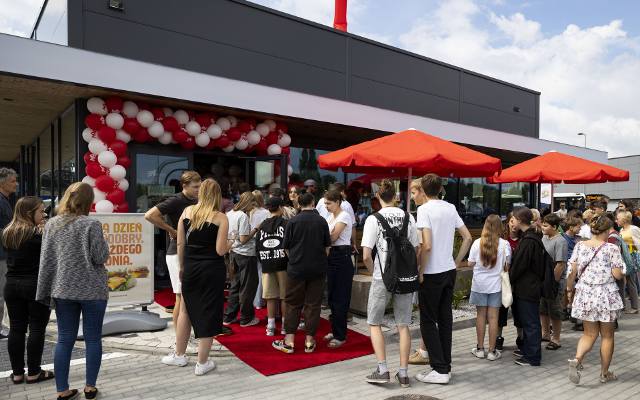 Wielkie otwarcie restauracji Max Premium Burgers przy Zakopiańskiej w Krakowie. Przyszły tłumy!