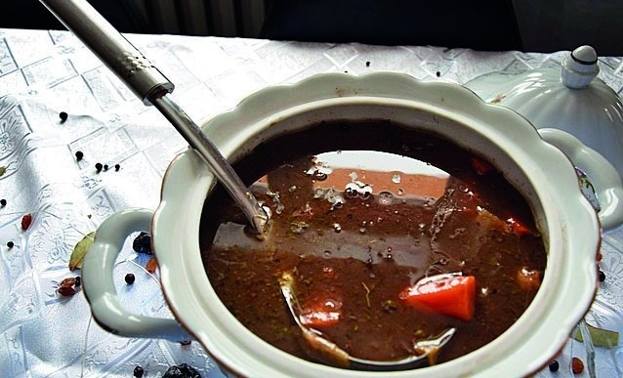 Czernina to jedna z dziwnych potraw regionalnych – tradycyjna zupa z krwi gęsiej, kaczej lub króliczej.