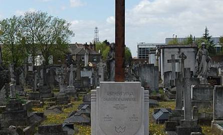 Odrestaurowany grób polskiej szpieg, Krystyny Skarbek, na katolickim cmentarzu Kensal Green St. Mary w Londynie. [1]