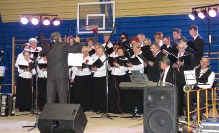 Gminny Wieczór Wigilijny w Małkini - śpiewały trzy miejscowe chóry