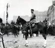 Józef Piłsudski przyjmuje na Kasztance defiladę wojsk
