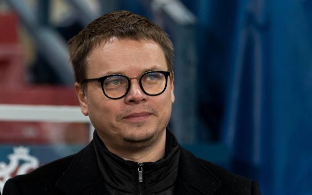 „Dalej czekam na kilkaset tysięcy euro”. Królewski oburzony 