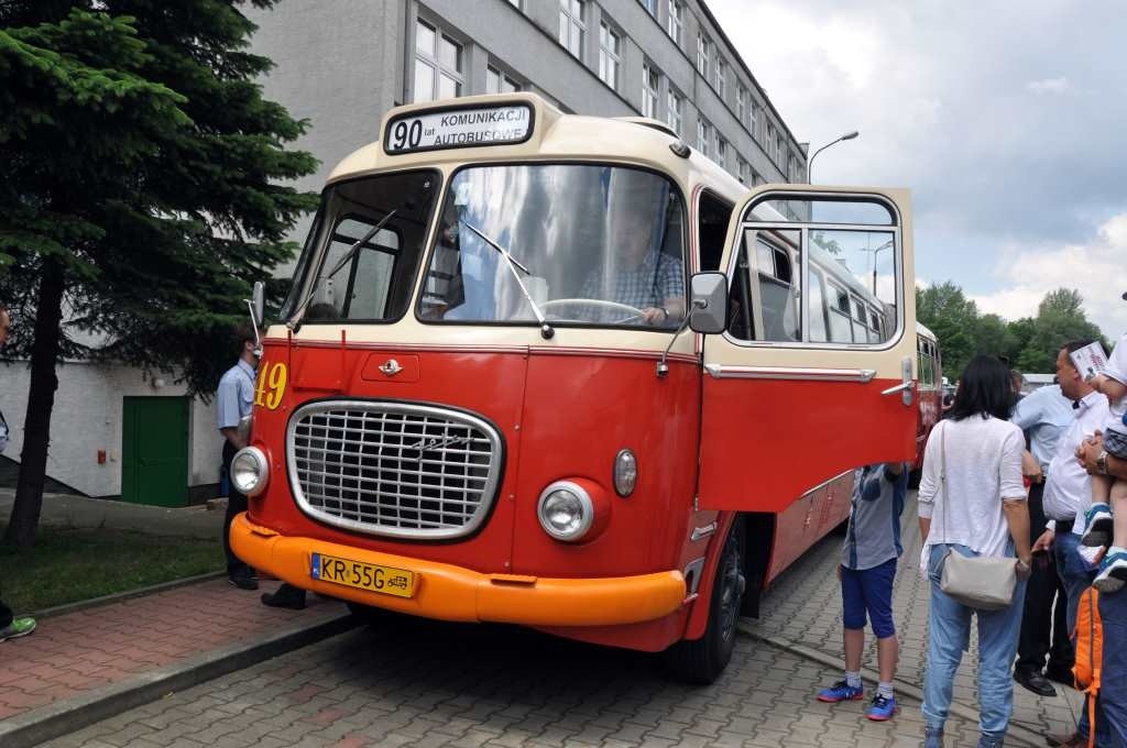 Zabytkowe autobusy paradowały ulicami Krakowa [ZDJĘCIA