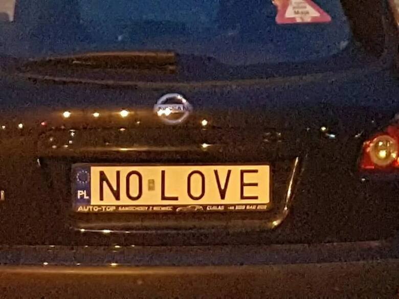 "Polak", "Kot", "Do celu". Te i inne napisy opisujące kierowców (i nie tylko) na "blachach" ich samochodów. Zobacz zdjęcia