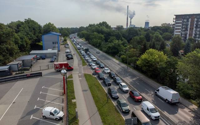 Miasta przyjazne kierowcom. Kraków wypada... mało przyjaźnie. Korki, wypadki, opłaty za parkowanie