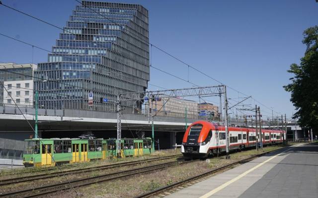 Poznańska Kolej Metropolitalna nareszcie wystartowała! Sprawdź na jakich trasach kursują pociągi