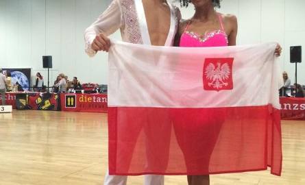 Dominika Kujawa i Mariusz Zacharski ze Studia Tańca i Stylu Rewanż zdobyli brązowy medal w stylu bachata.